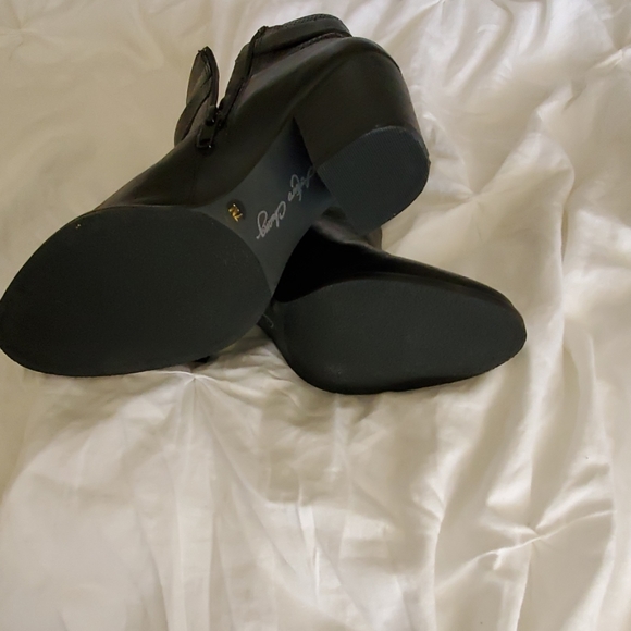 Boots - Picture 3 of 5